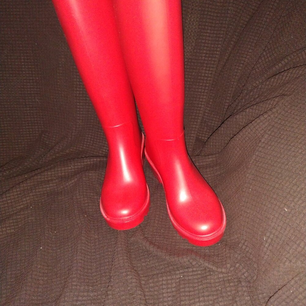 RAIN BOOTS